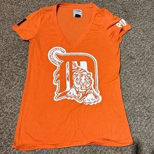 PINK Victoria's Secret Orange Tiger Graphic Tee